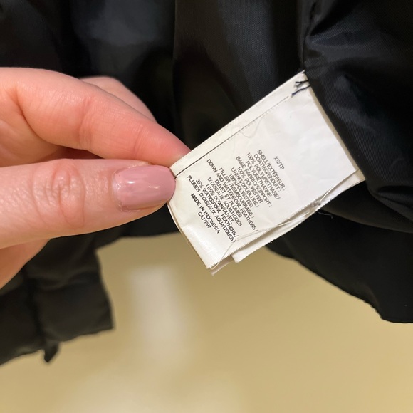 Like New GAP Women's Midnight Black Down Filled Puffer Jacket - Picture 4 of 4